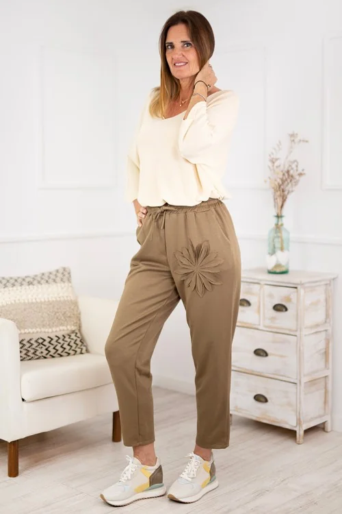 Pantalones aplique flor