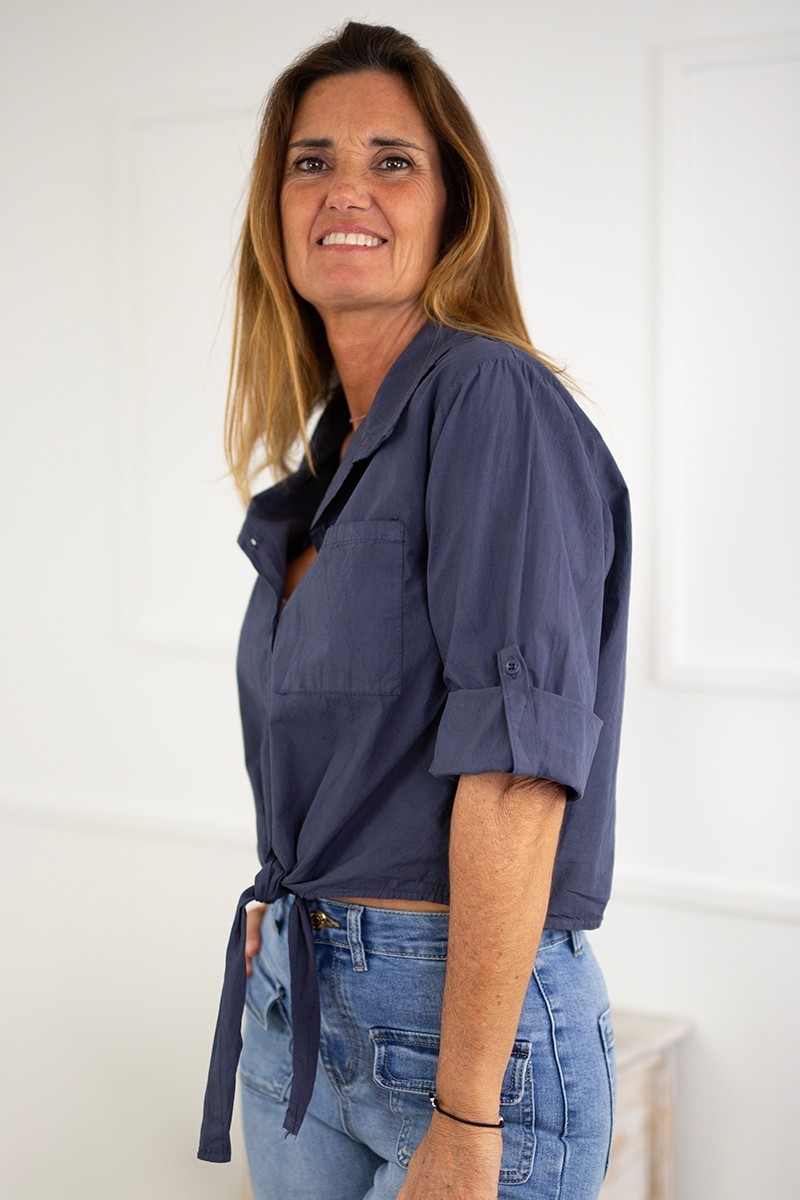 Camisa corta con nudo