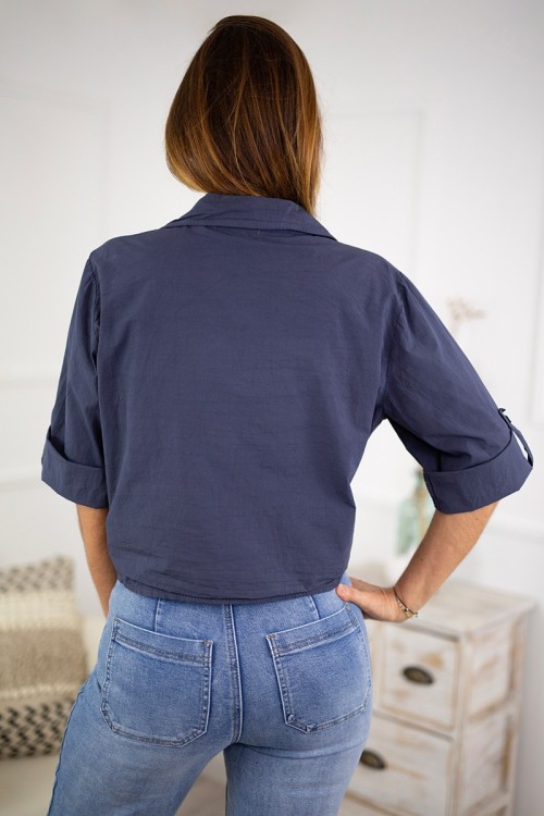 Camisa corta con nudo