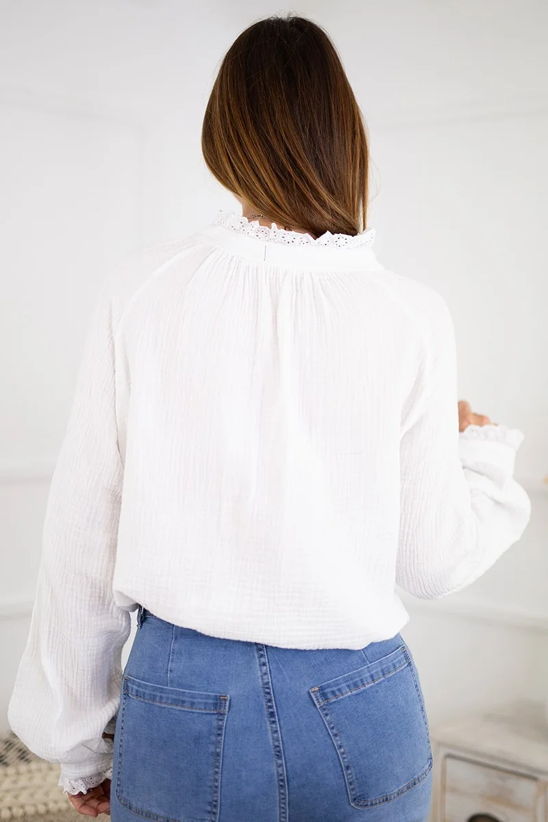 Camisa cuello mao con volantes 